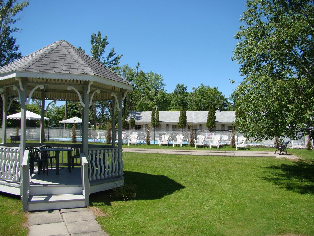 Colonial Resort-1000Islands Gananoque Exterior foto